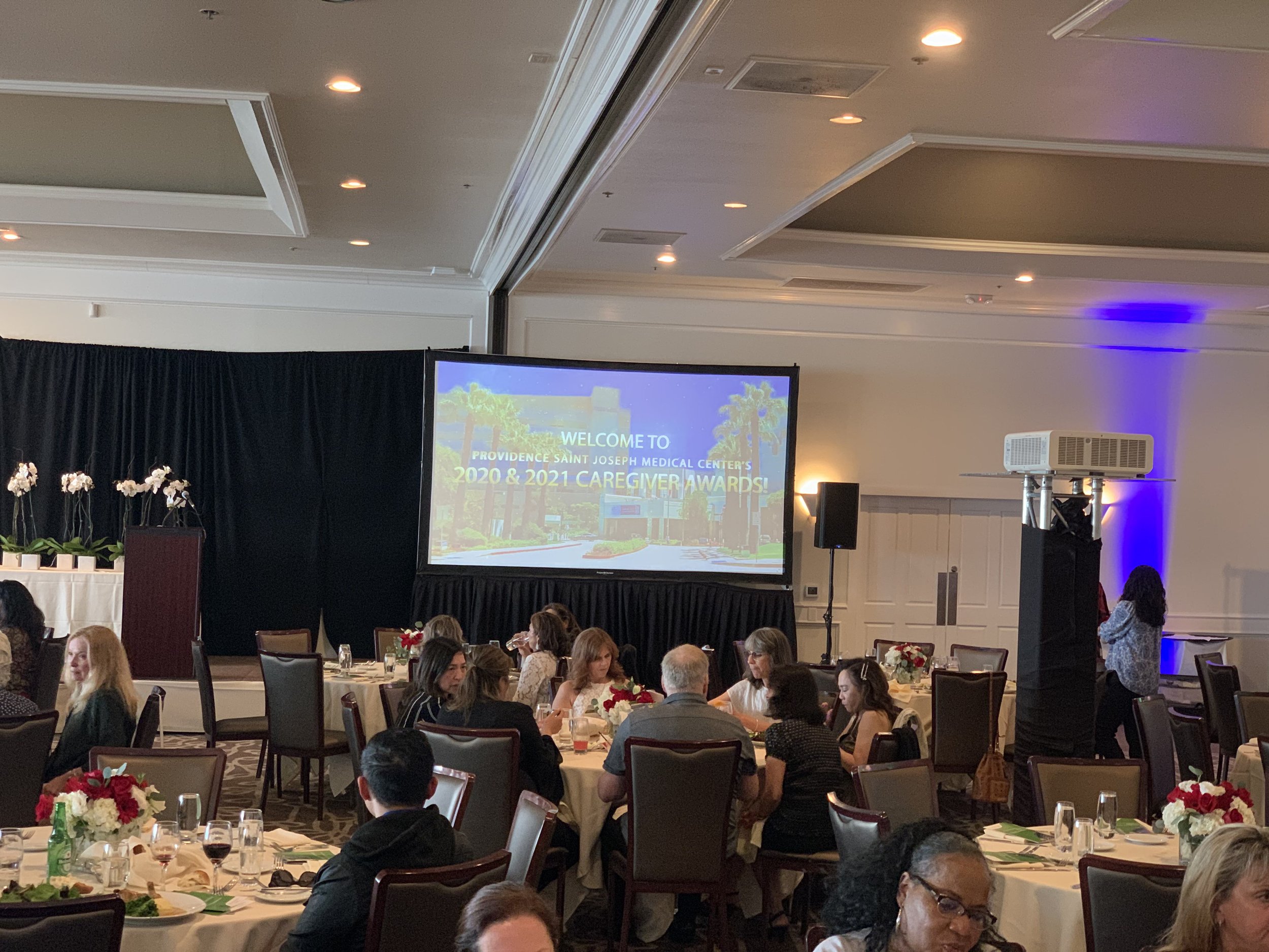 Projector and projection screen rental for award ceremony in Los Angeles